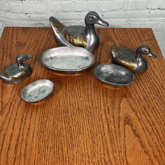 Ducks Sculptures in Bronze & Aluminum or pewter set of 3 spring summer - Picture 4 of 7